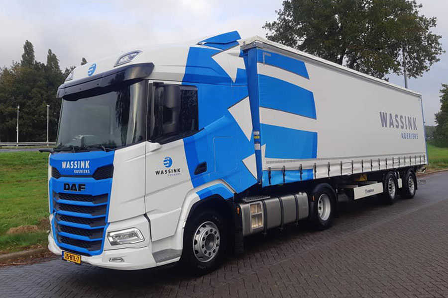 DAF XF NGD met een Krone 2 assige City Trailer