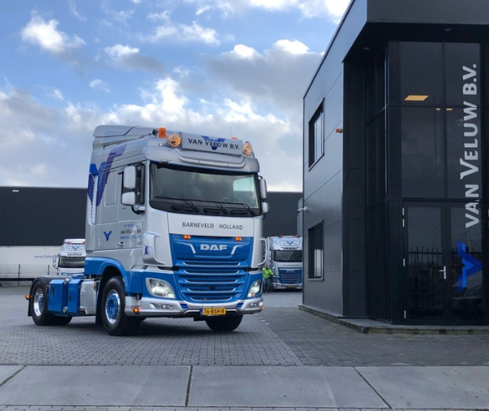  DAF XF530 Space Cab 4x2 trekker 